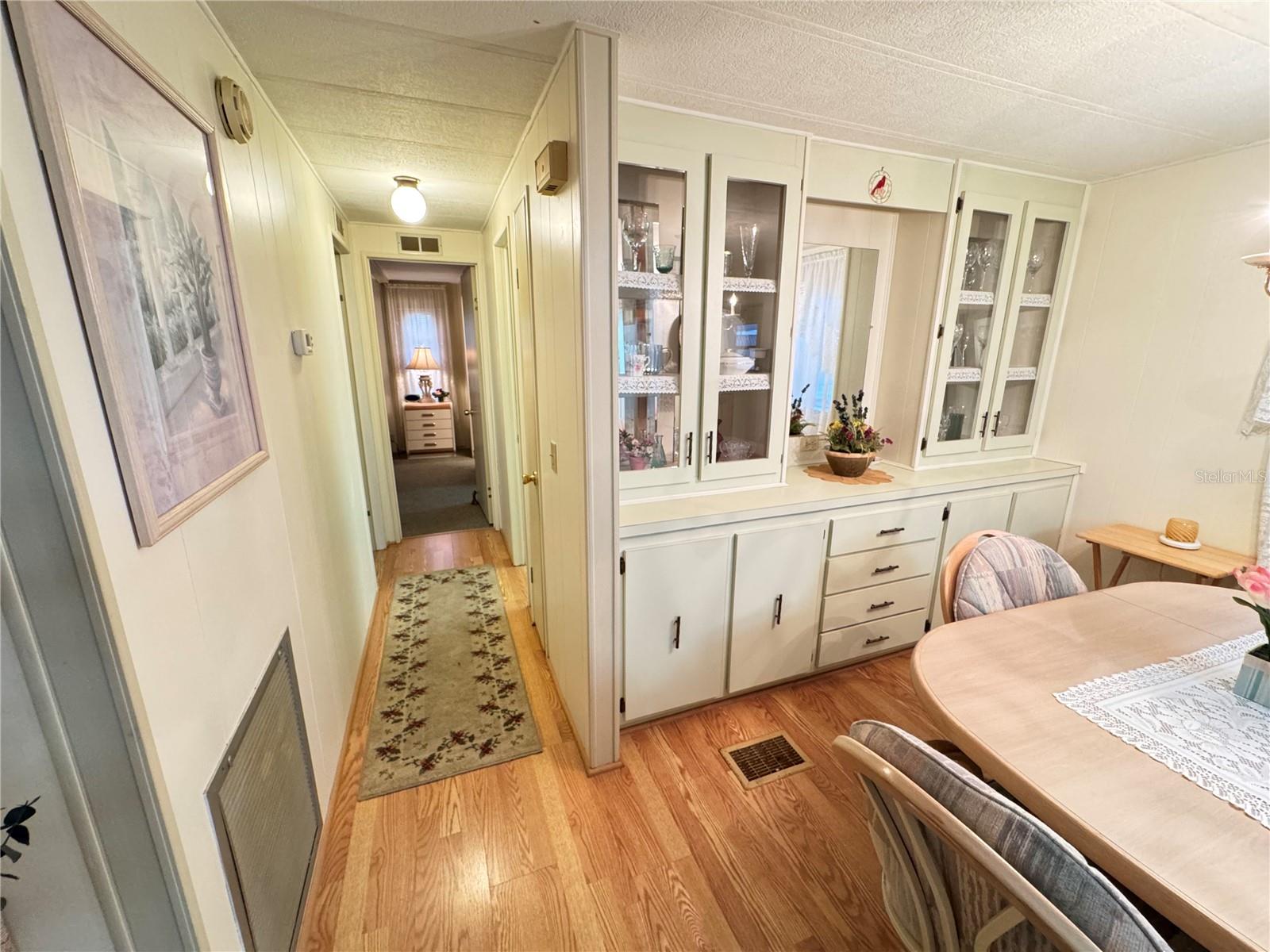 Image 14 of 26 For 6734 Kensington Drive Ne