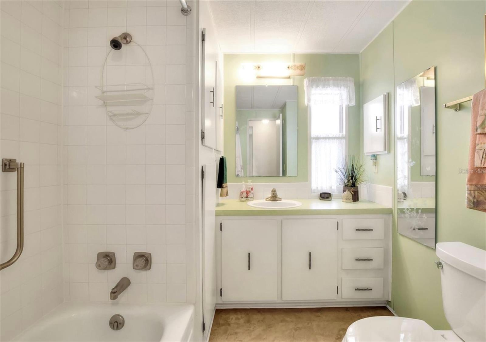 Image 15 of 26 For 6734 Kensington Drive Ne