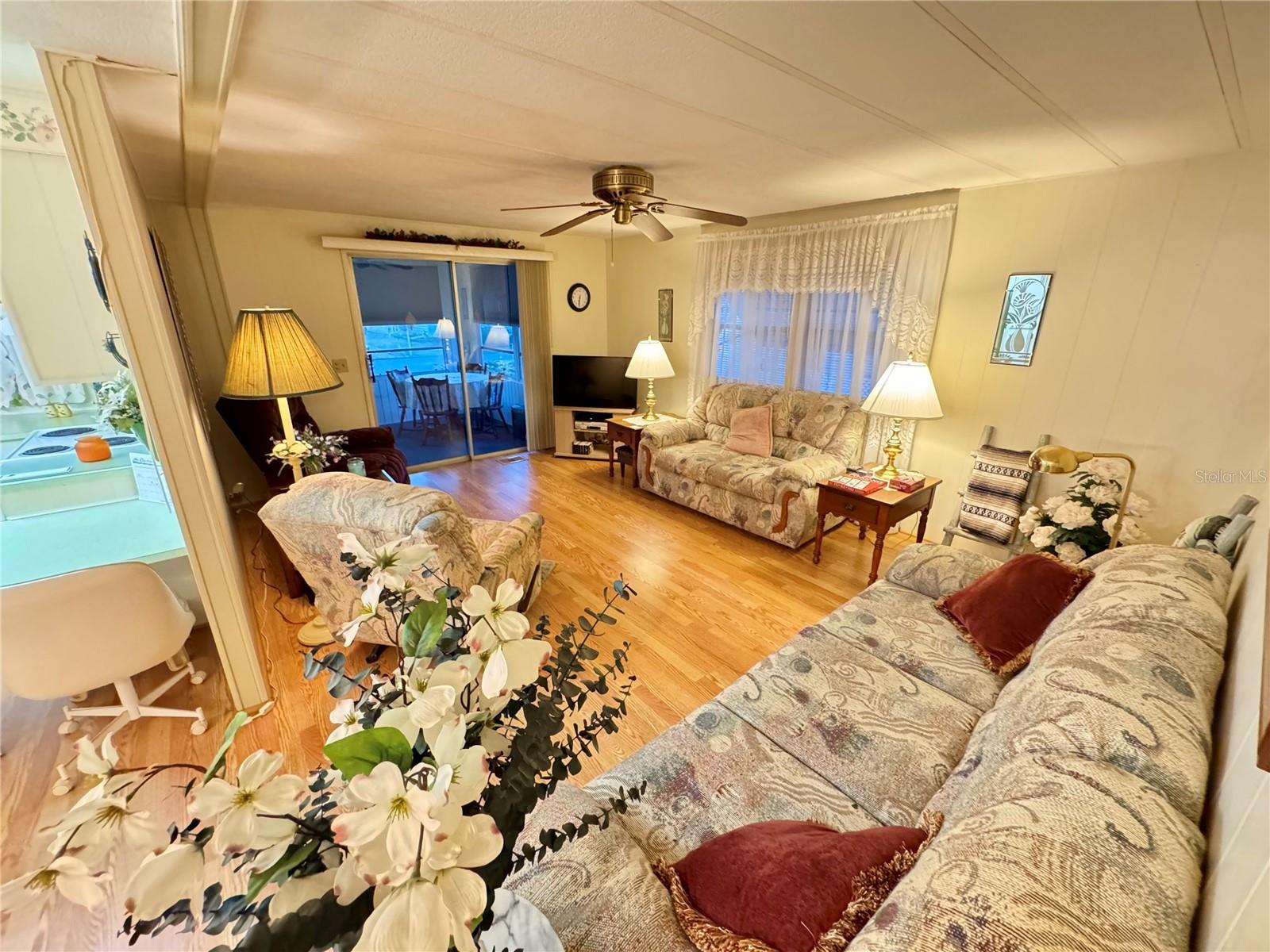 Image 5 of 26 For 6734 Kensington Drive Ne