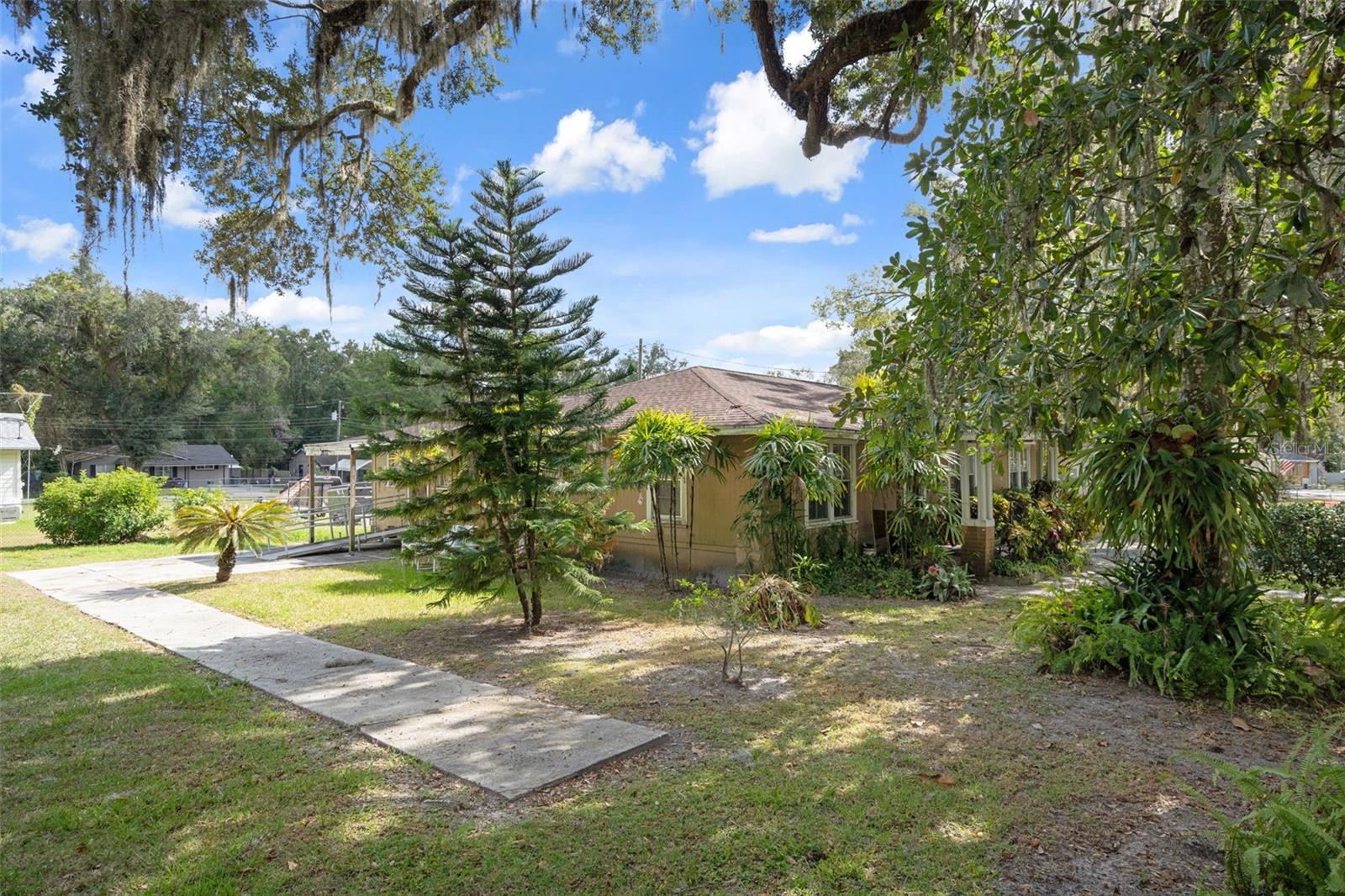 Image 11 of 40 For 524 East Avenue