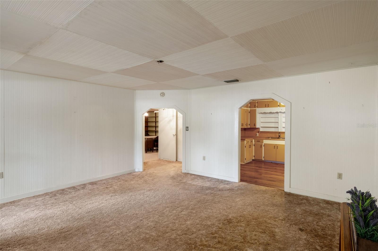 Image 17 of 40 For 524 East Avenue