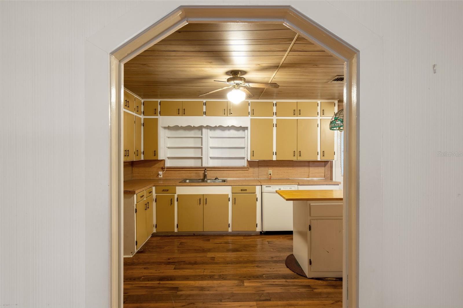 Image 19 of 40 For 524 East Avenue