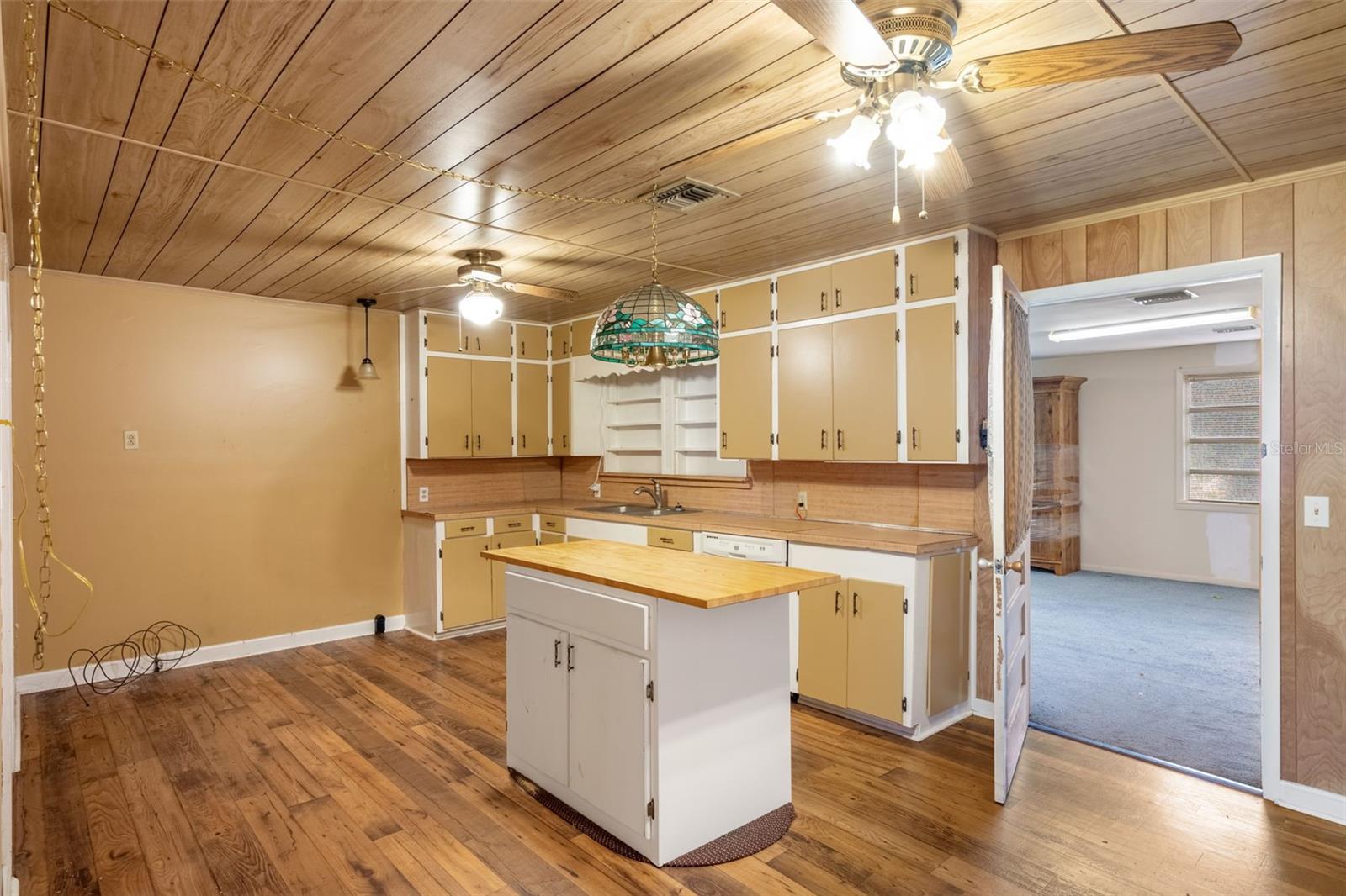 Image 21 of 40 For 524 East Avenue