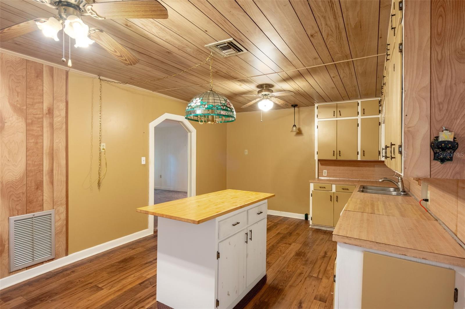 Image 22 of 40 For 524 East Avenue