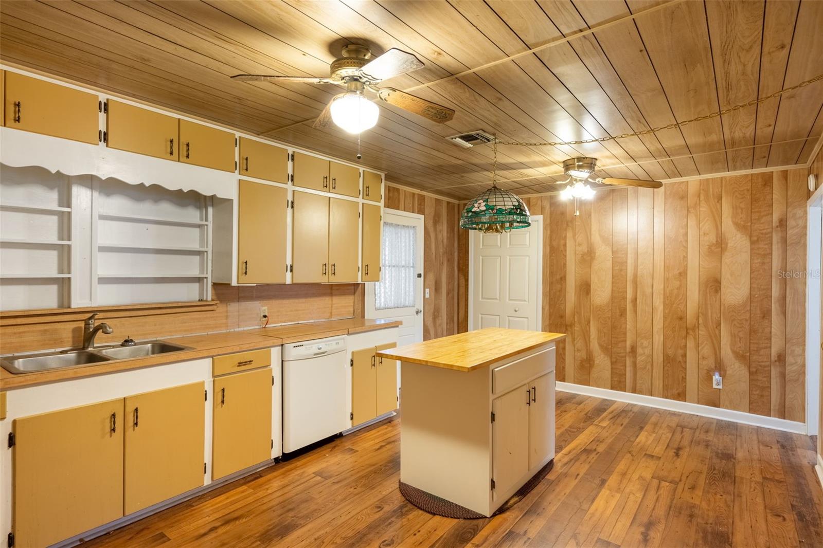 Image 23 of 40 For 524 East Avenue