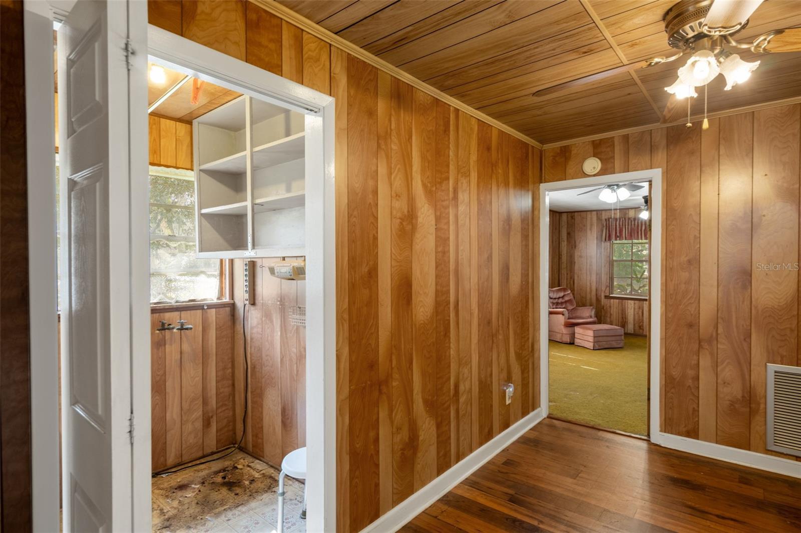 Image 24 of 40 For 524 East Avenue