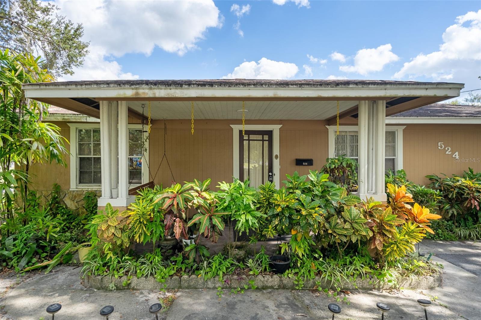 Image 3 of 40 For 524 East Avenue