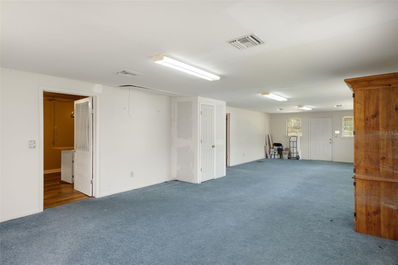 Image 32 of 40 For 524 East Avenue