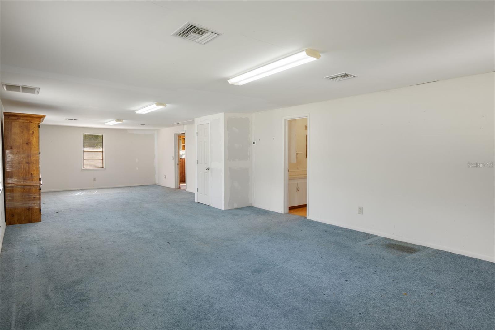 Image 33 of 40 For 524 East Avenue