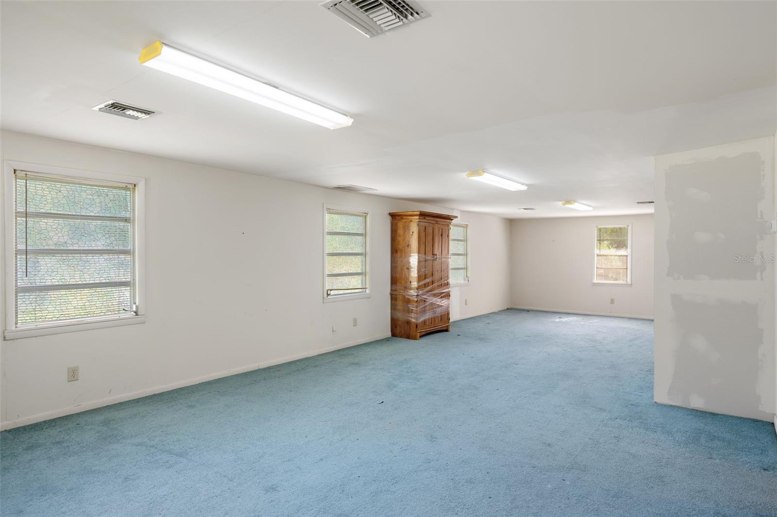 Image 34 of 40 For 524 East Avenue