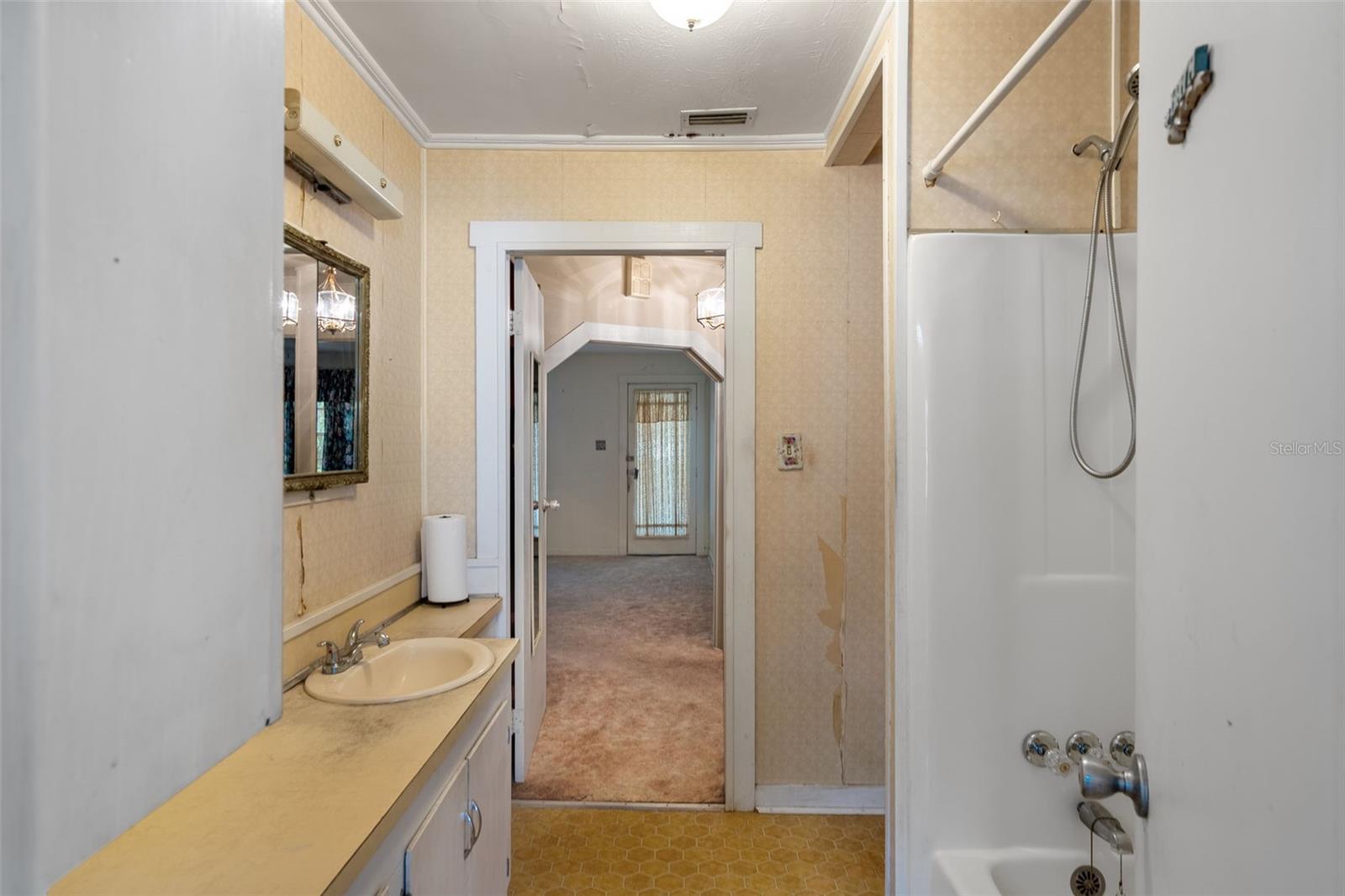 Image 35 of 40 For 524 East Avenue