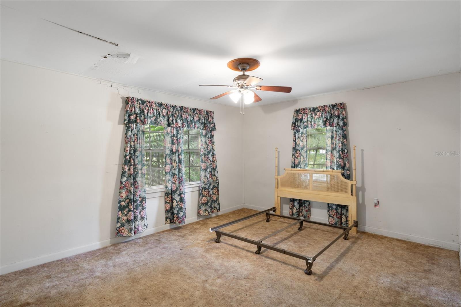 Image 37 of 40 For 524 East Avenue