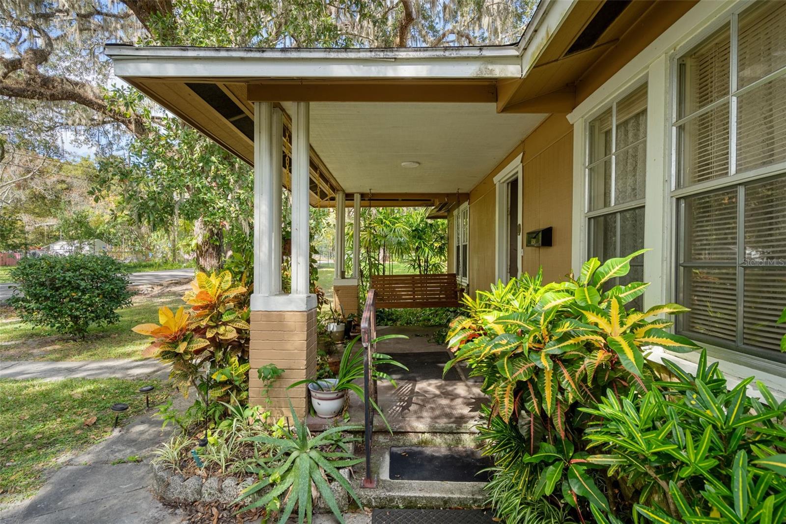 Image 4 of 40 For 524 East Avenue