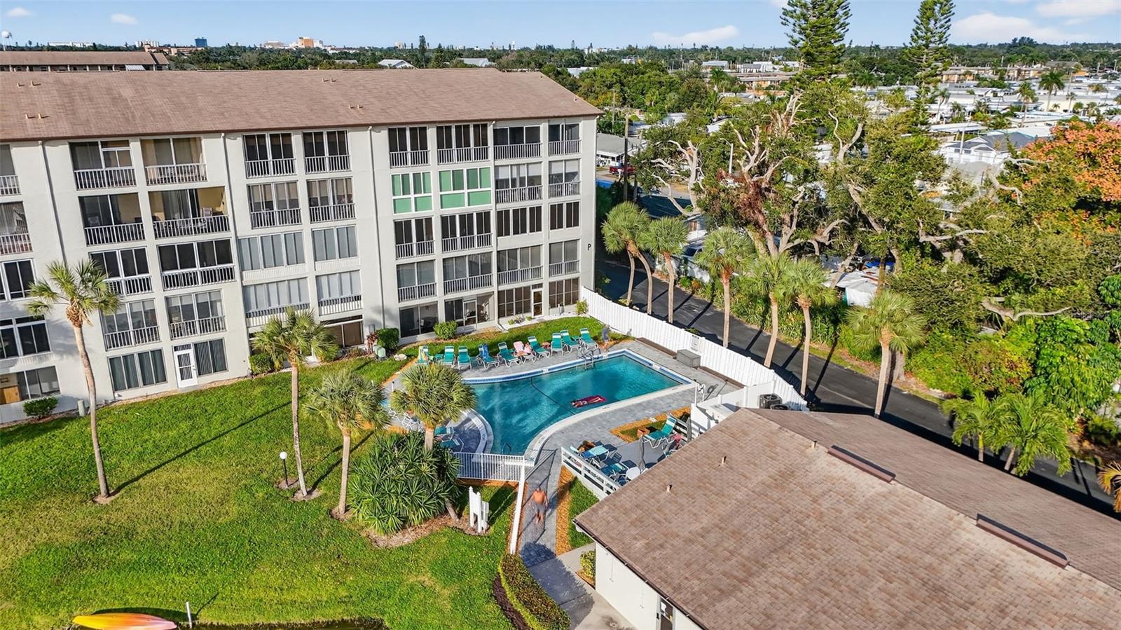 Image 15 of 40 For 4149 Lake Bayshore Drive C511