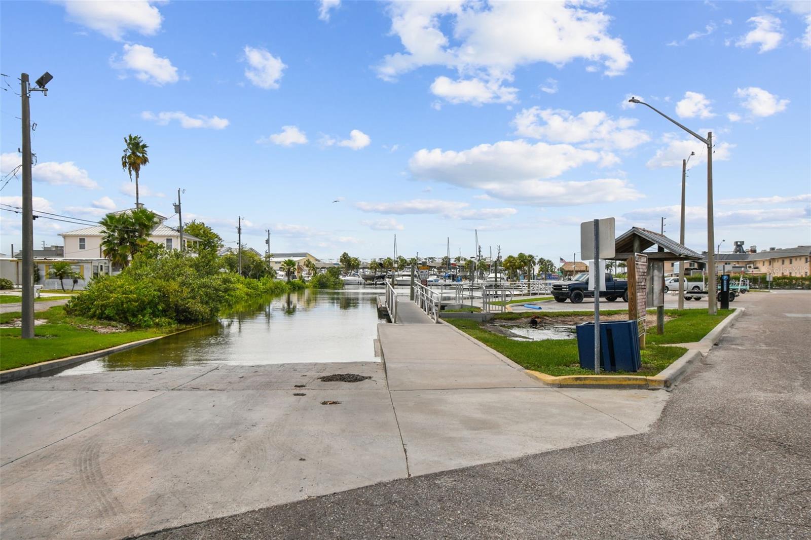 Listing photo id 98 for 13711 Allyn Drive