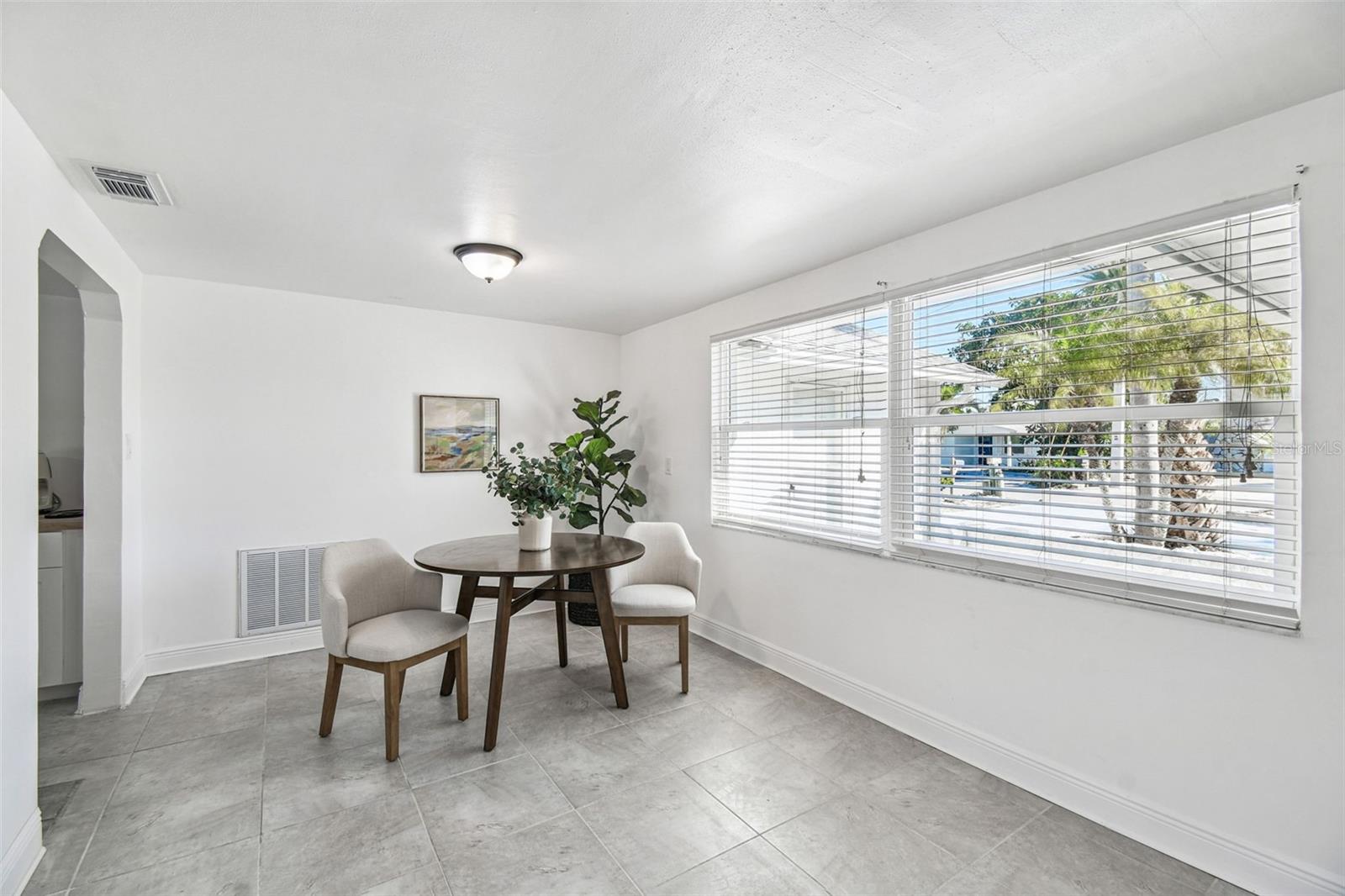 Listing photo id 13 for 13711 Allyn Drive