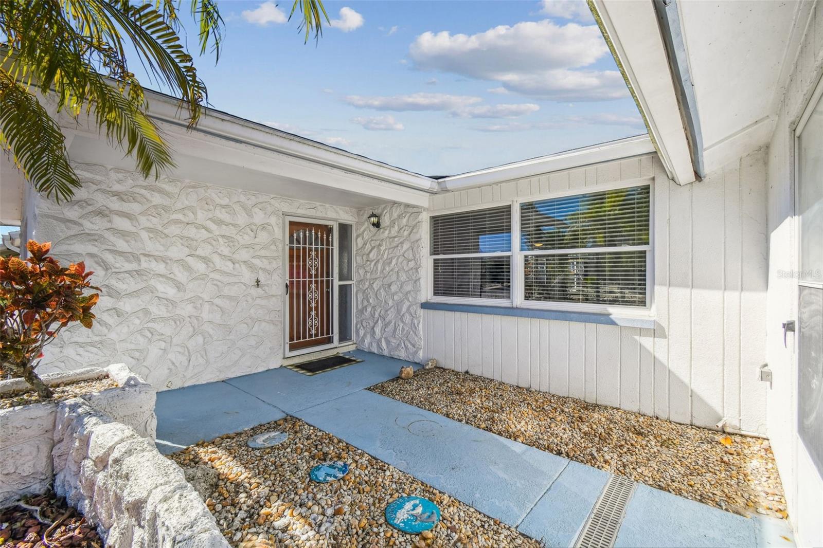 Listing photo id 0 for 13711 Allyn Drive