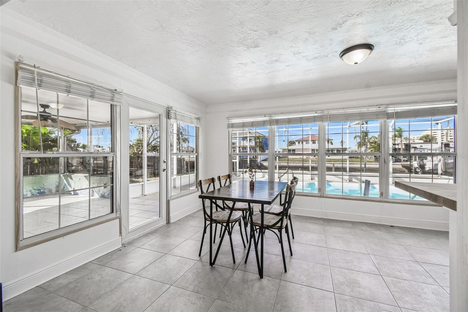 Listing photo id 18 for 13711 Allyn Drive