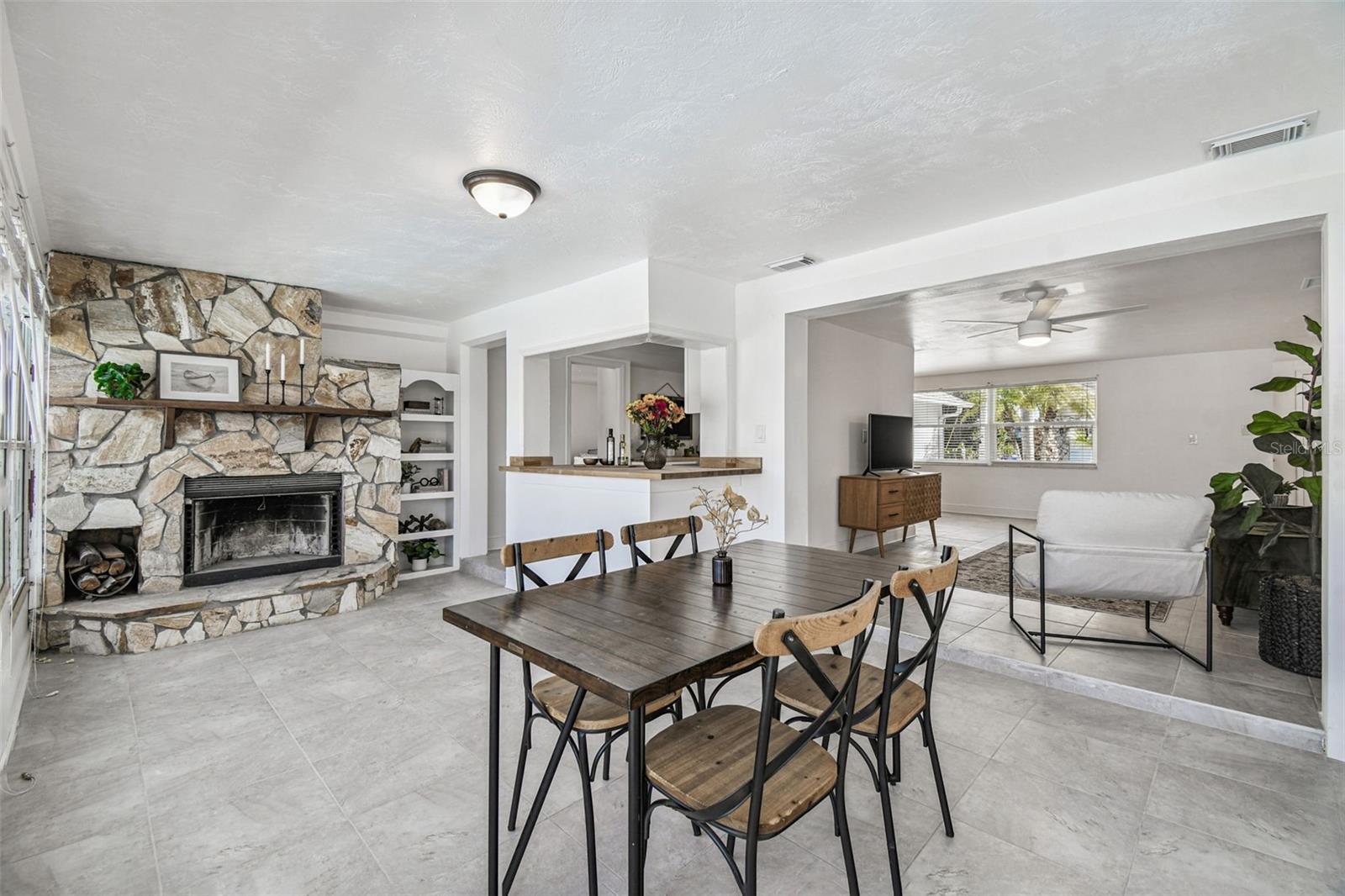 Listing photo id 20 for 13711 Allyn Drive