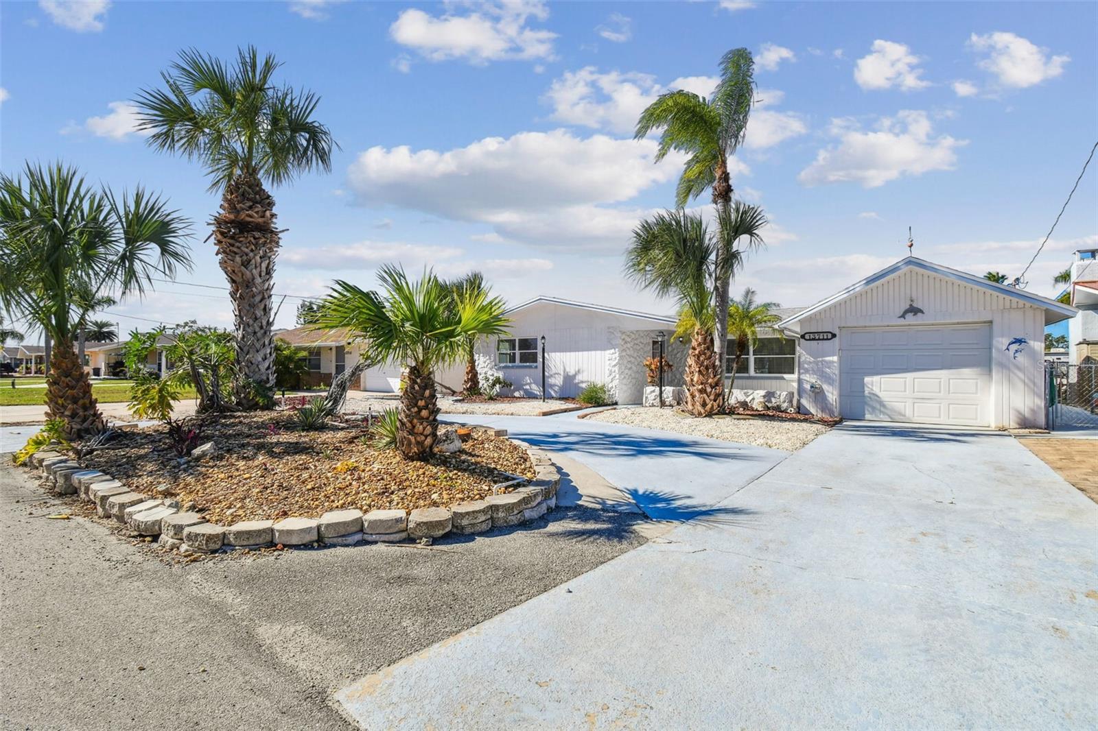 Listing photo id 1 for 13711 Allyn Drive