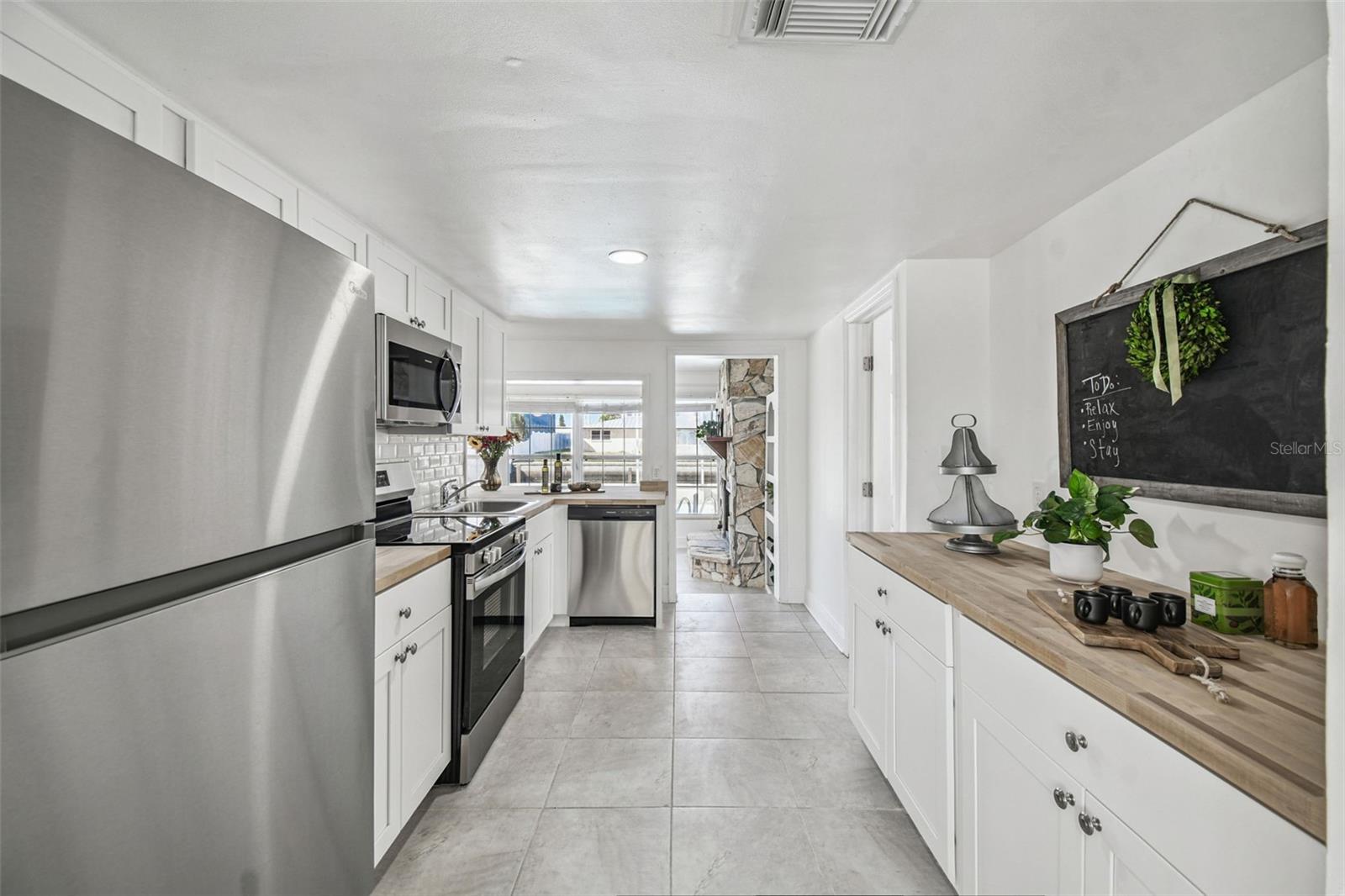 Listing photo id 28 for 13711 Allyn Drive