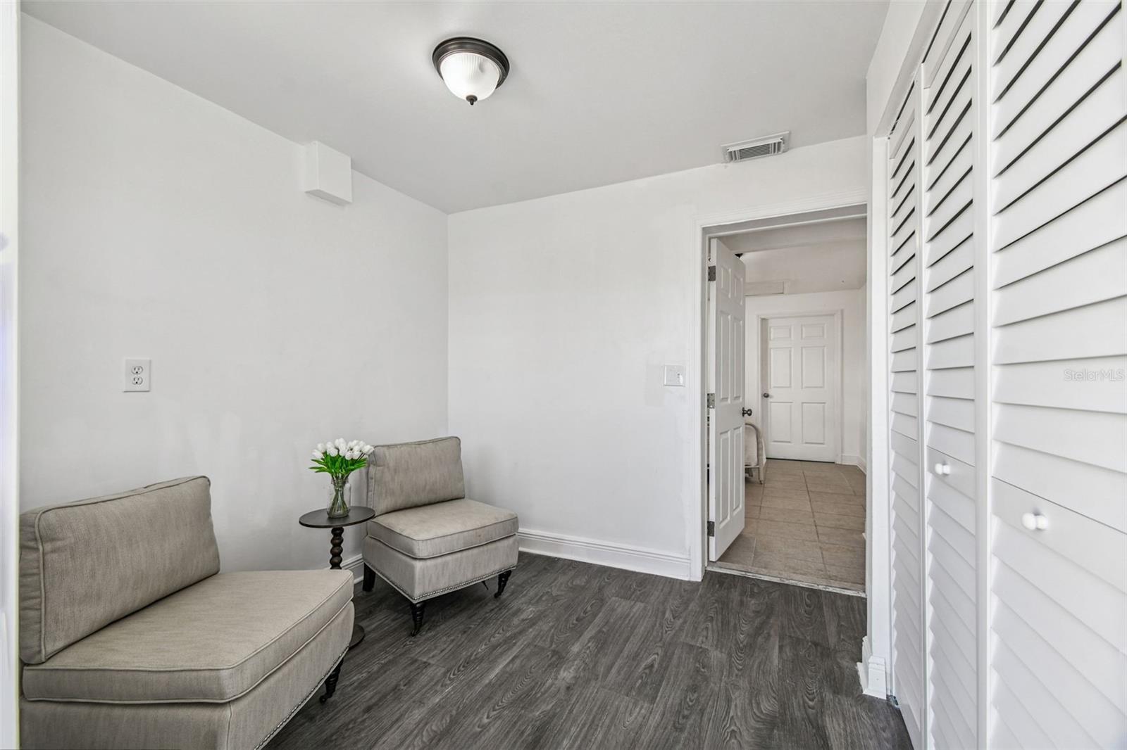 Listing photo id 35 for 13711 Allyn Drive