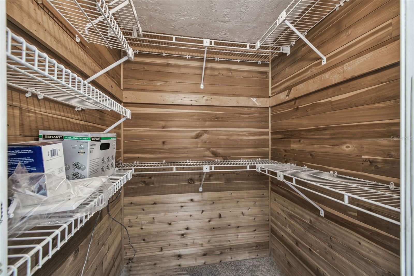 Listing photo id 40 for 13711 Allyn Drive