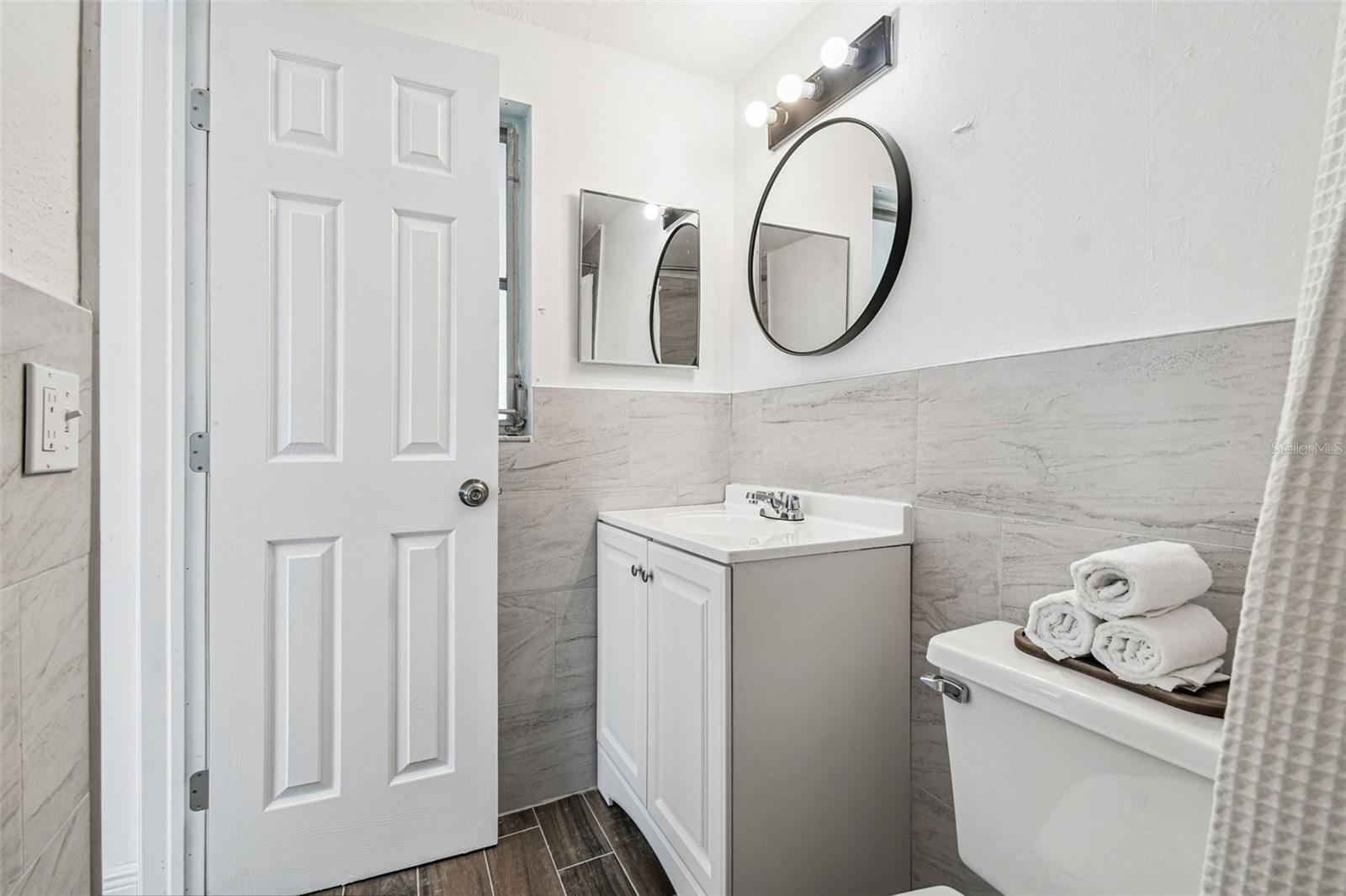 Listing photo id 42 for 13711 Allyn Drive