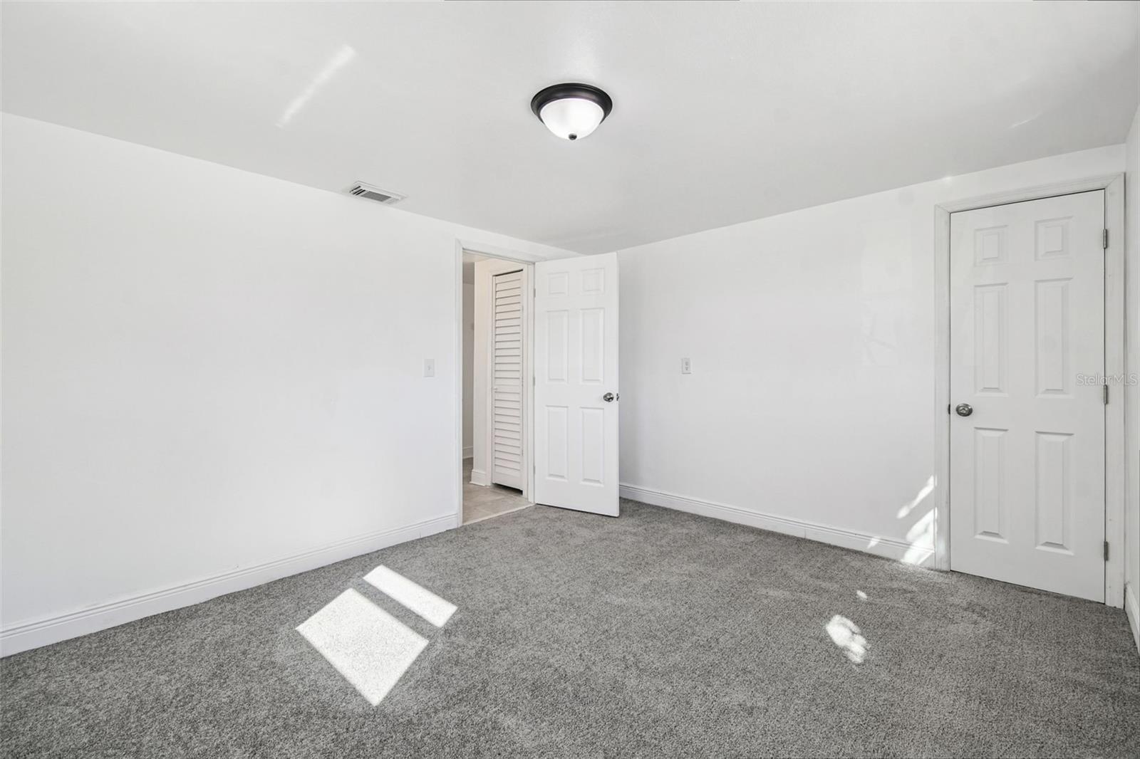 Listing photo id 46 for 13711 Allyn Drive