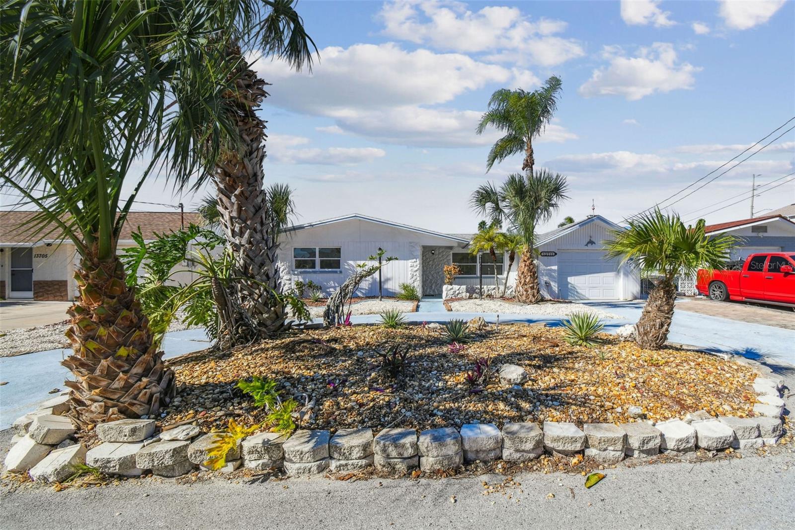 Listing photo id 3 for 13711 Allyn Drive