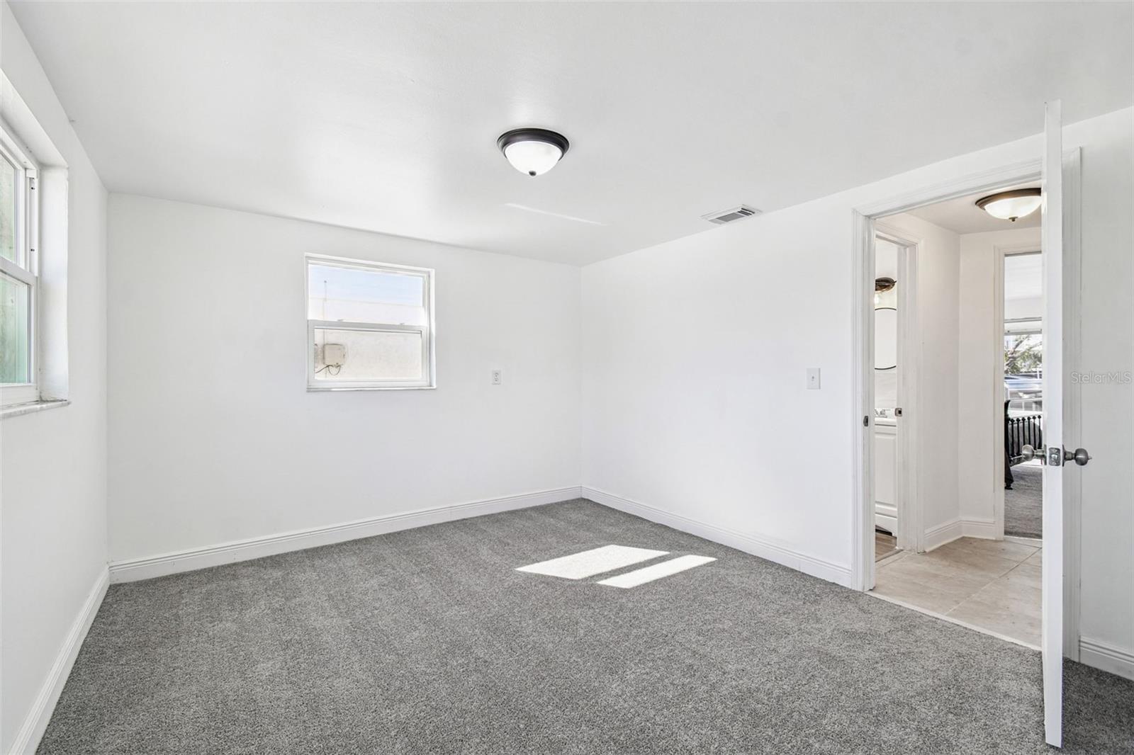 Listing photo id 48 for 13711 Allyn Drive