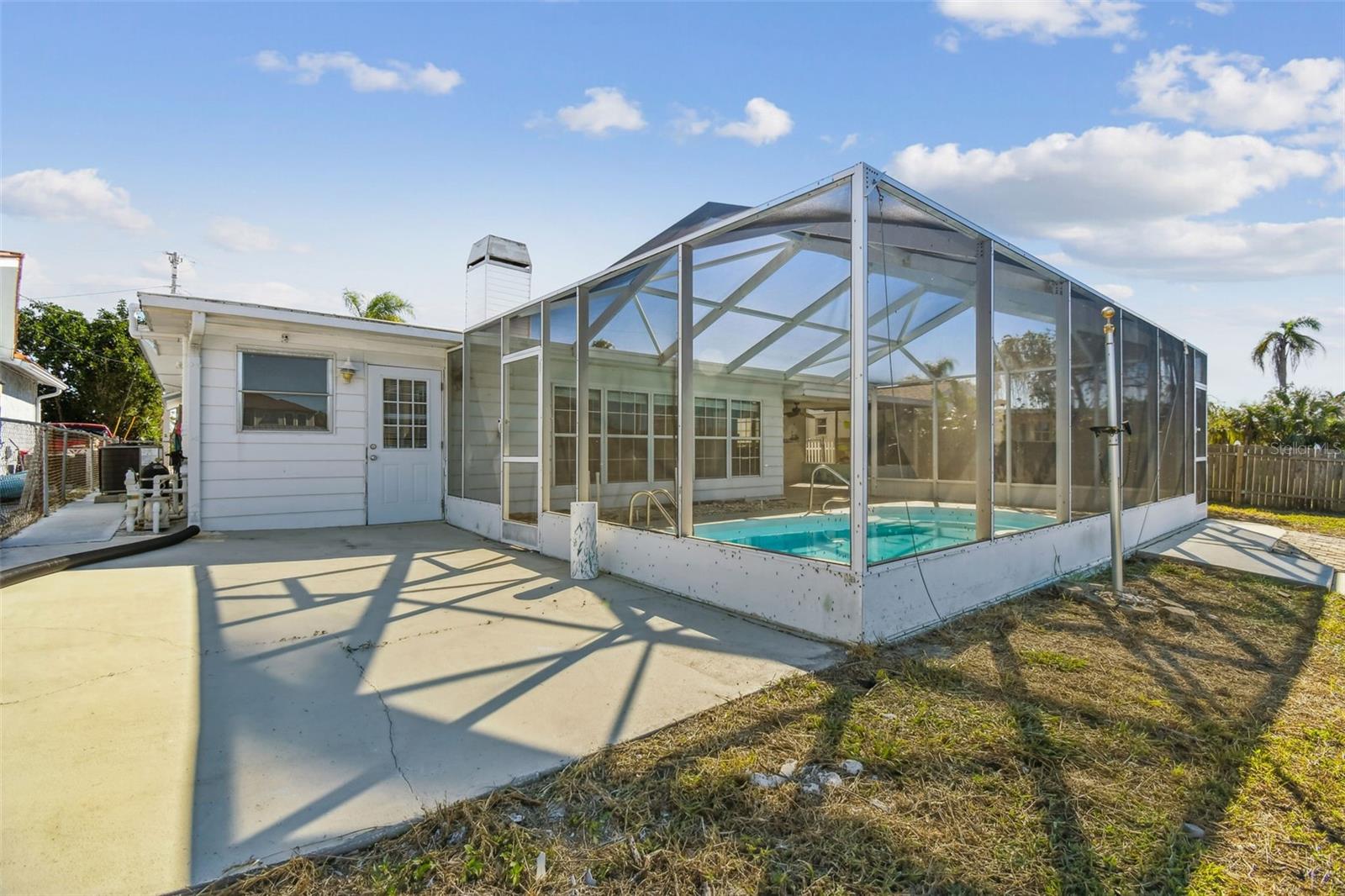 Listing photo id 57 for 13711 Allyn Drive