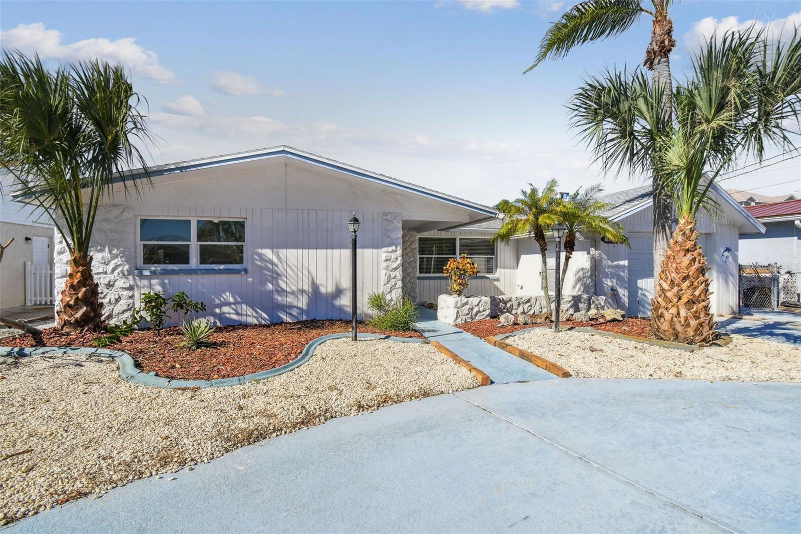 Listing photo id 4 for 13711 Allyn Drive