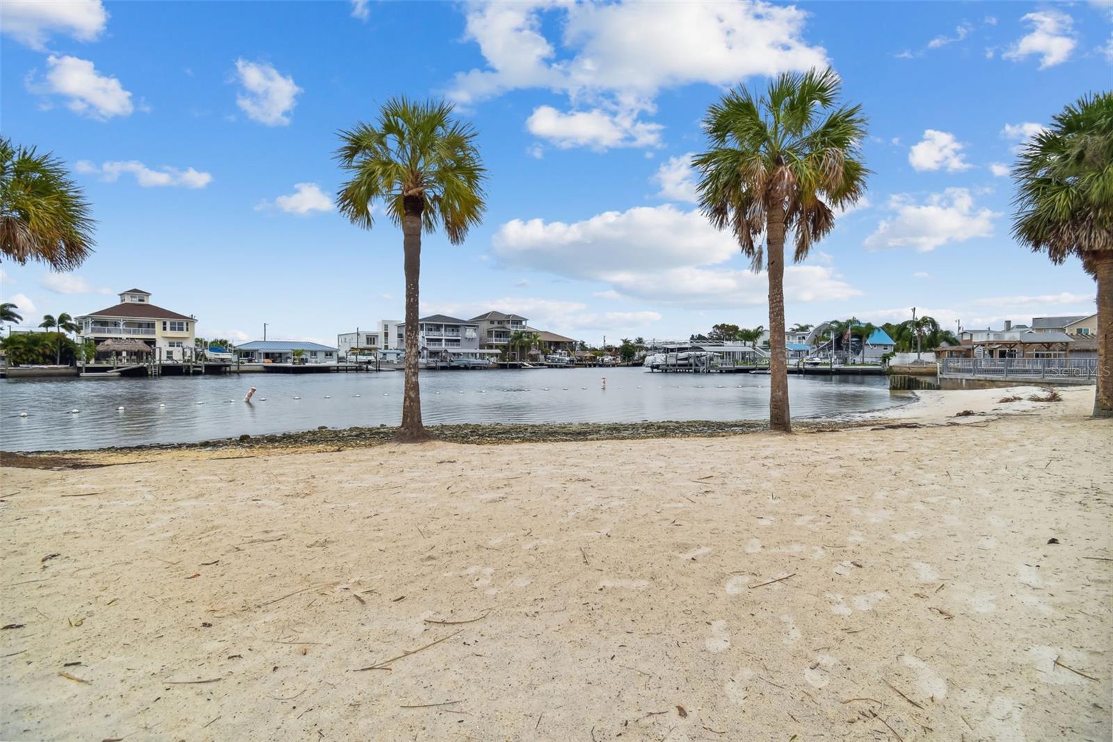 Listing photo id 93 for 13711 Allyn Drive