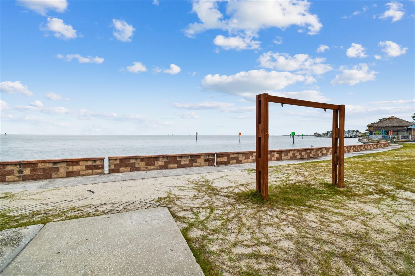 Listing photo id 95 for 13711 Allyn Drive