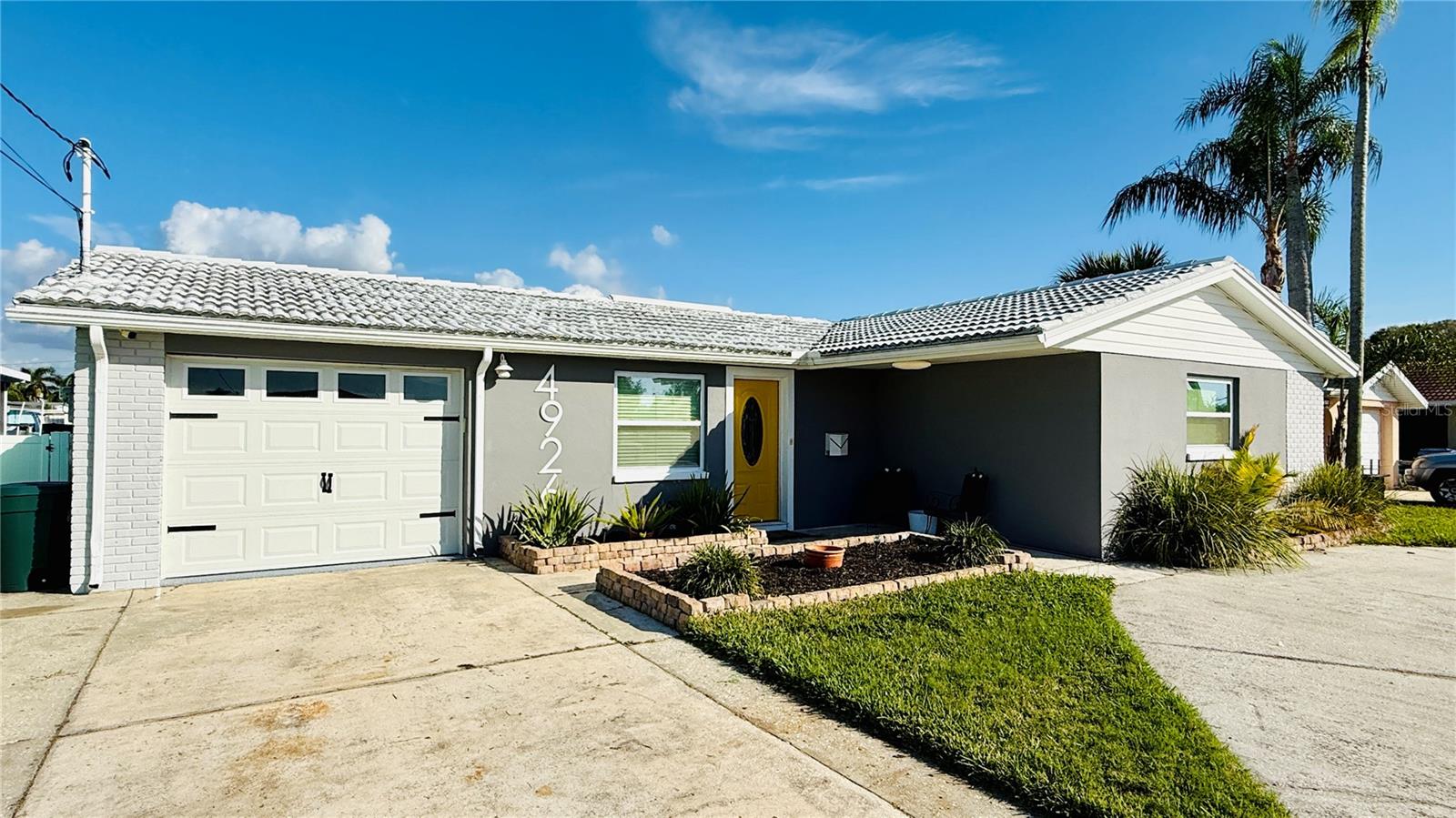 Image 31 of 36 For 4926 Blue Heron Drive