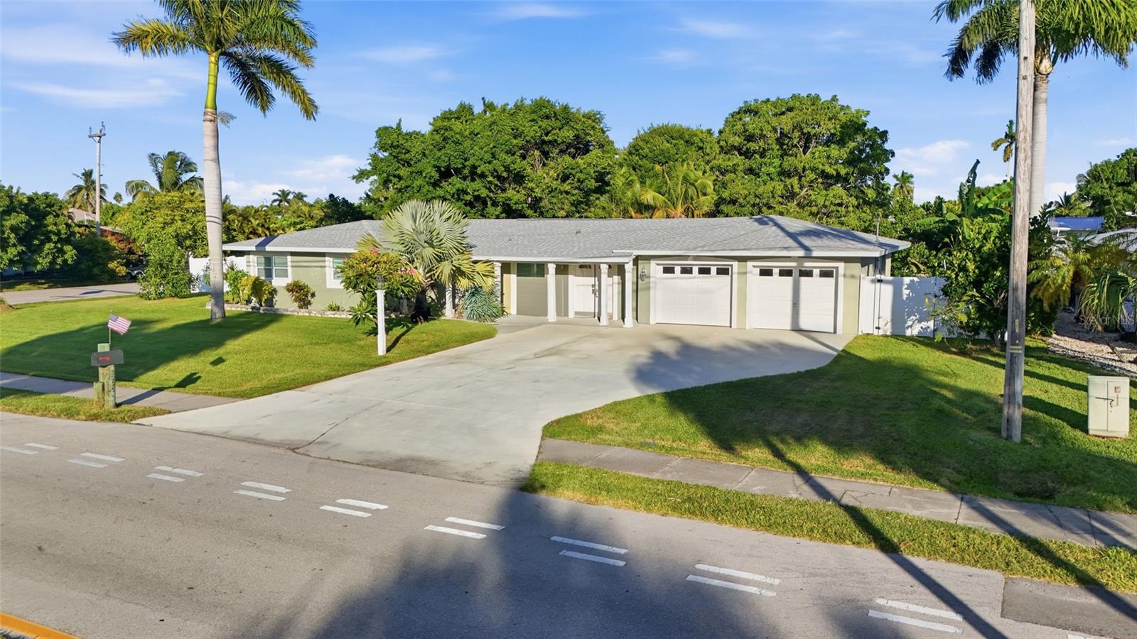 Image 5 of 24 For 5229 Pelican Boulevard