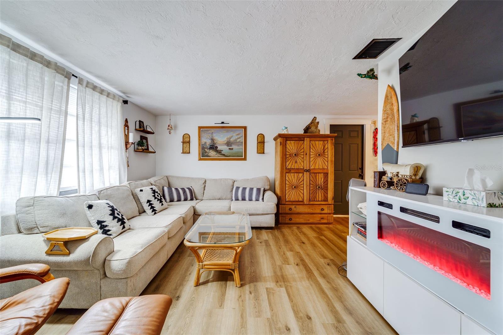 Image 10 of 34 For 12615 Capitol Drive