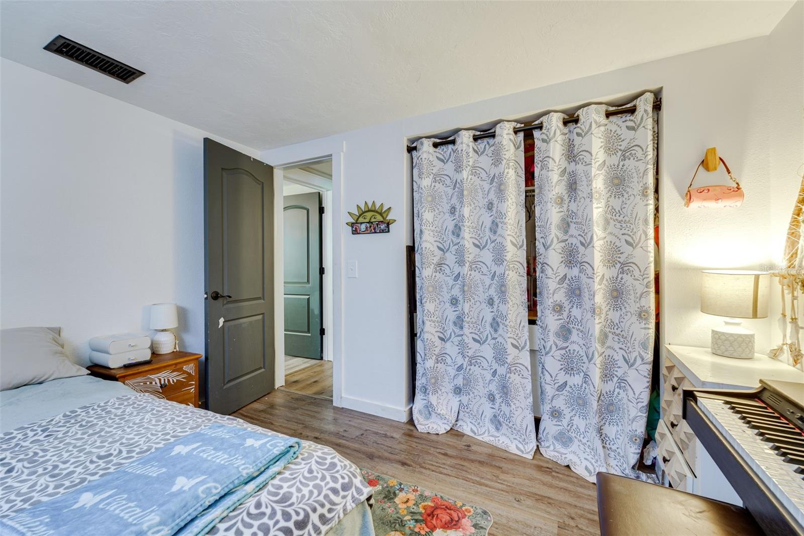 Image 11 of 34 For 12615 Capitol Drive