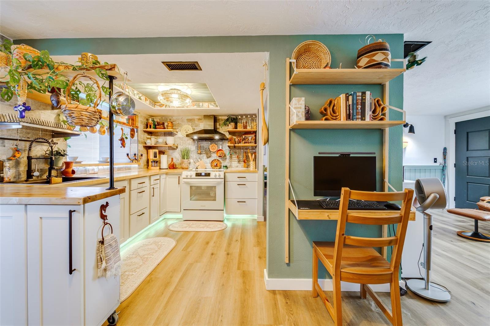 Image 18 of 34 For 12615 Capitol Drive