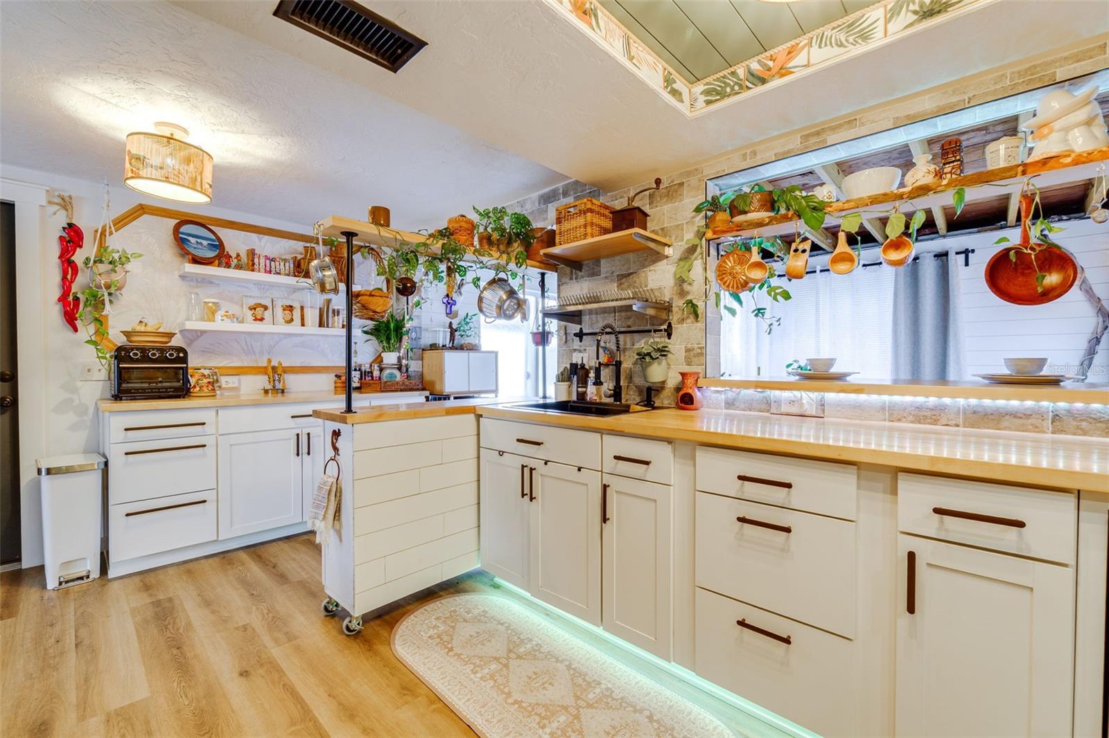 Image 2 of 34 For 12615 Capitol Drive