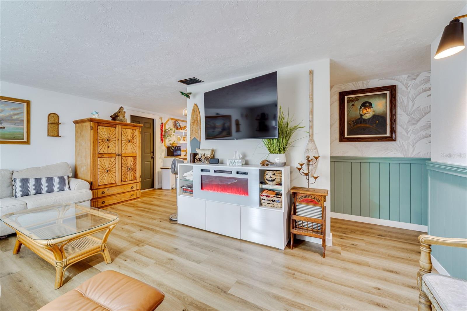 Image 22 of 34 For 12615 Capitol Drive