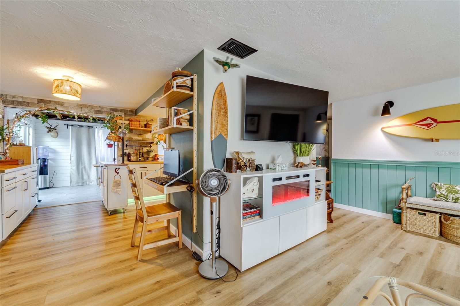 Image 27 of 34 For 12615 Capitol Drive