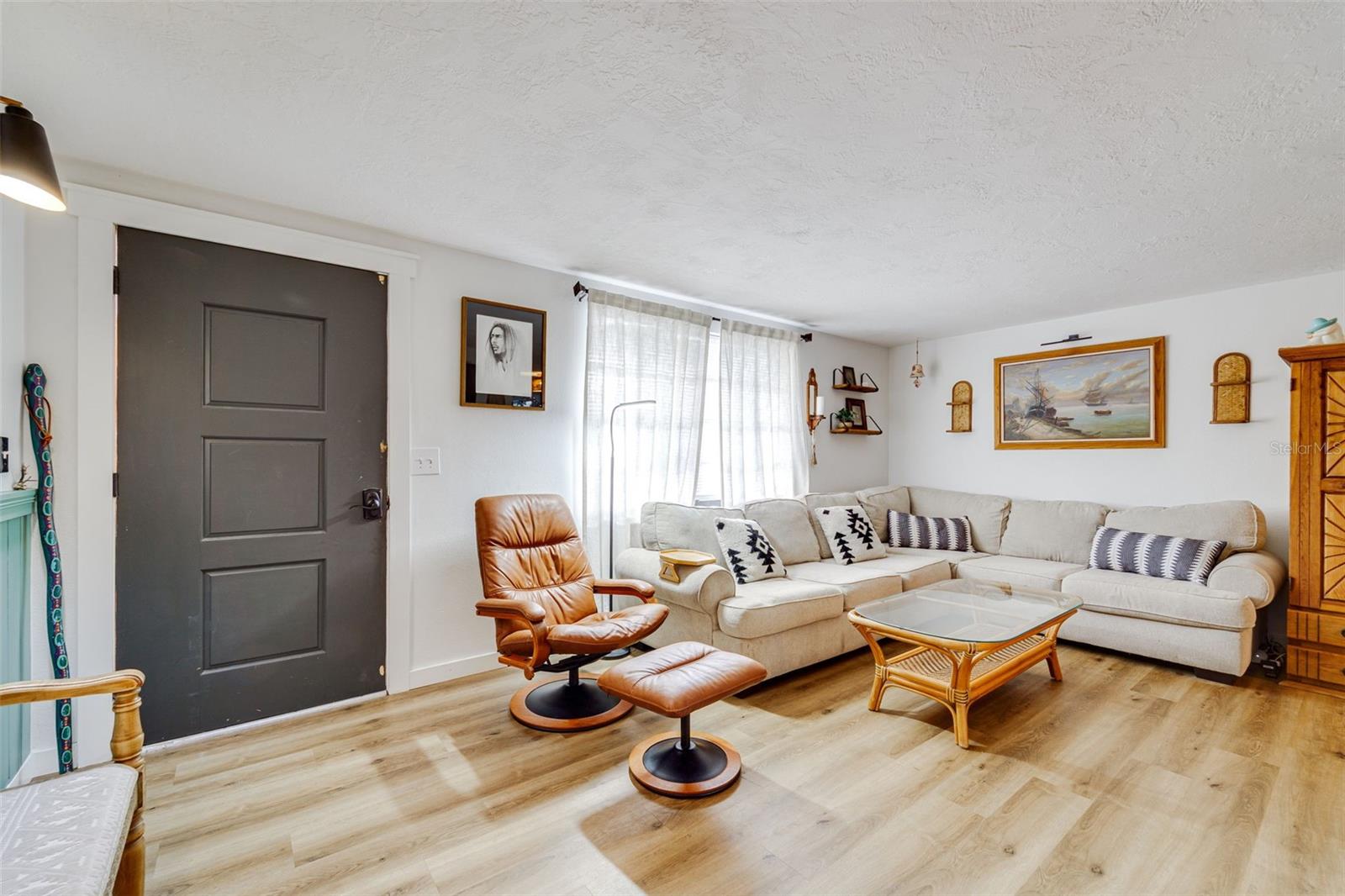 Image 4 of 34 For 12615 Capitol Drive