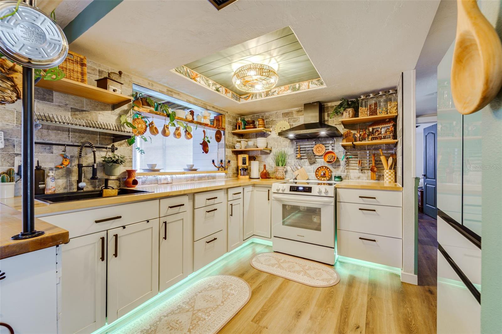 Image 5 of 34 For 12615 Capitol Drive