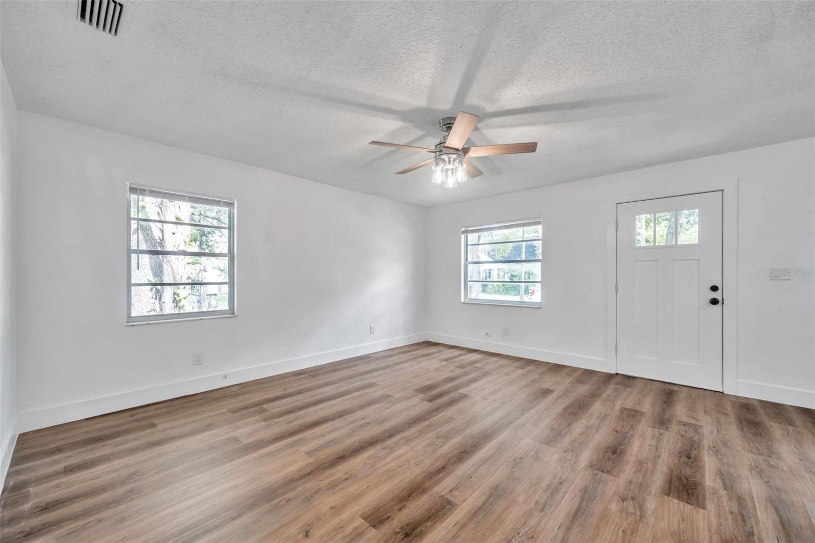 Image 4 of 32 For 304 Idlewild Avenue