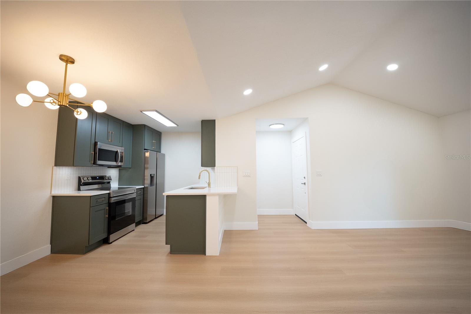 Image 2 of 21 For 10263 Gandy Boulevard N 2302