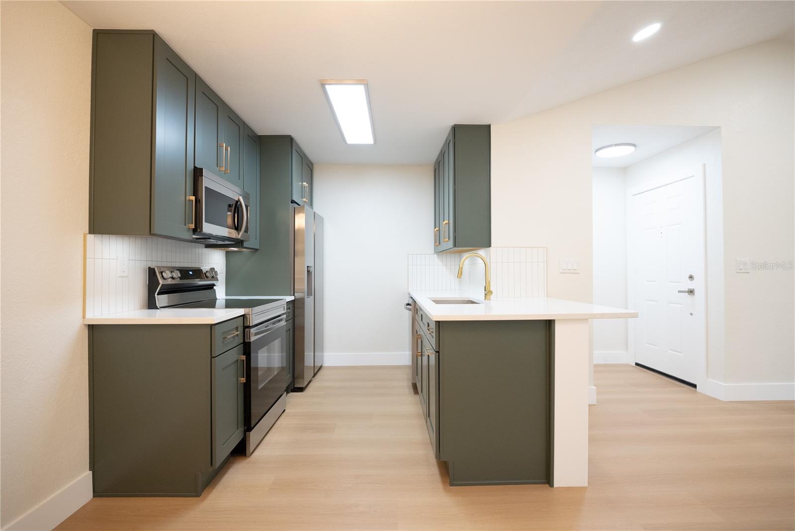 Image 3 of 21 For 10263 Gandy Boulevard N 2302