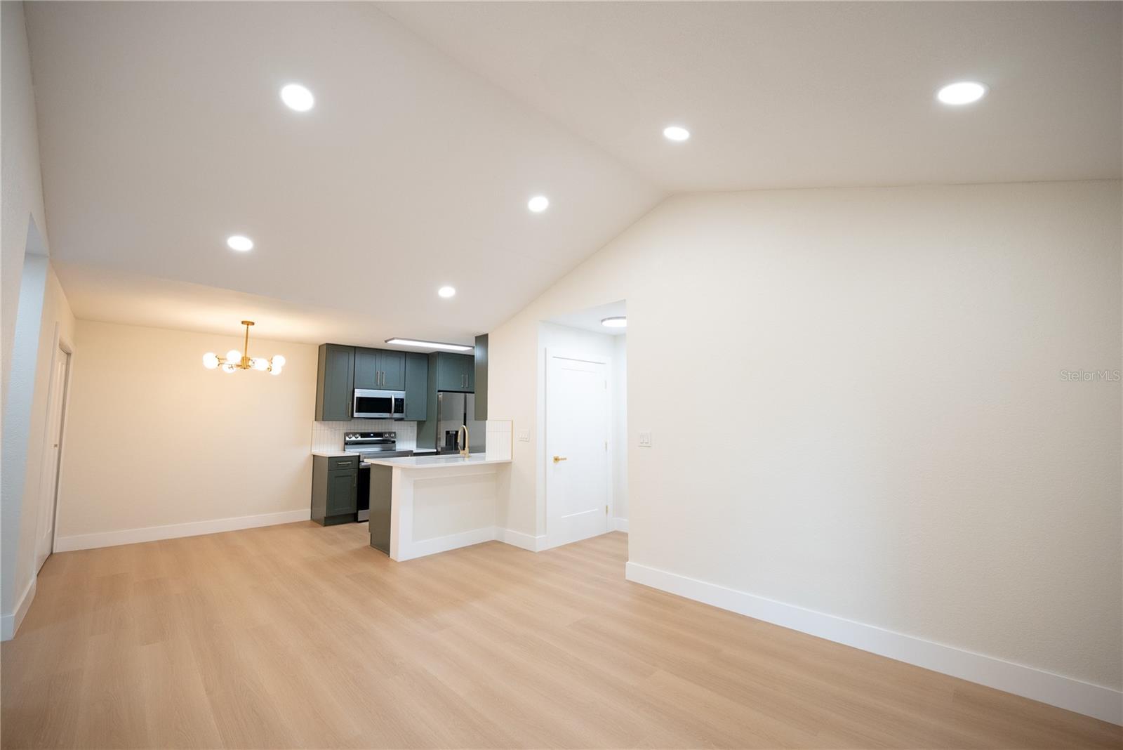 Image 7 of 21 For 10263 Gandy Boulevard N 2302