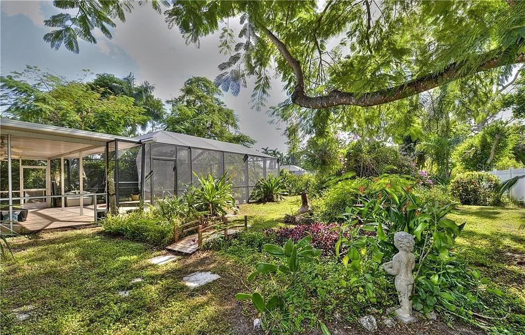 Image 16 of 20 For 1348 Woodmere Lane